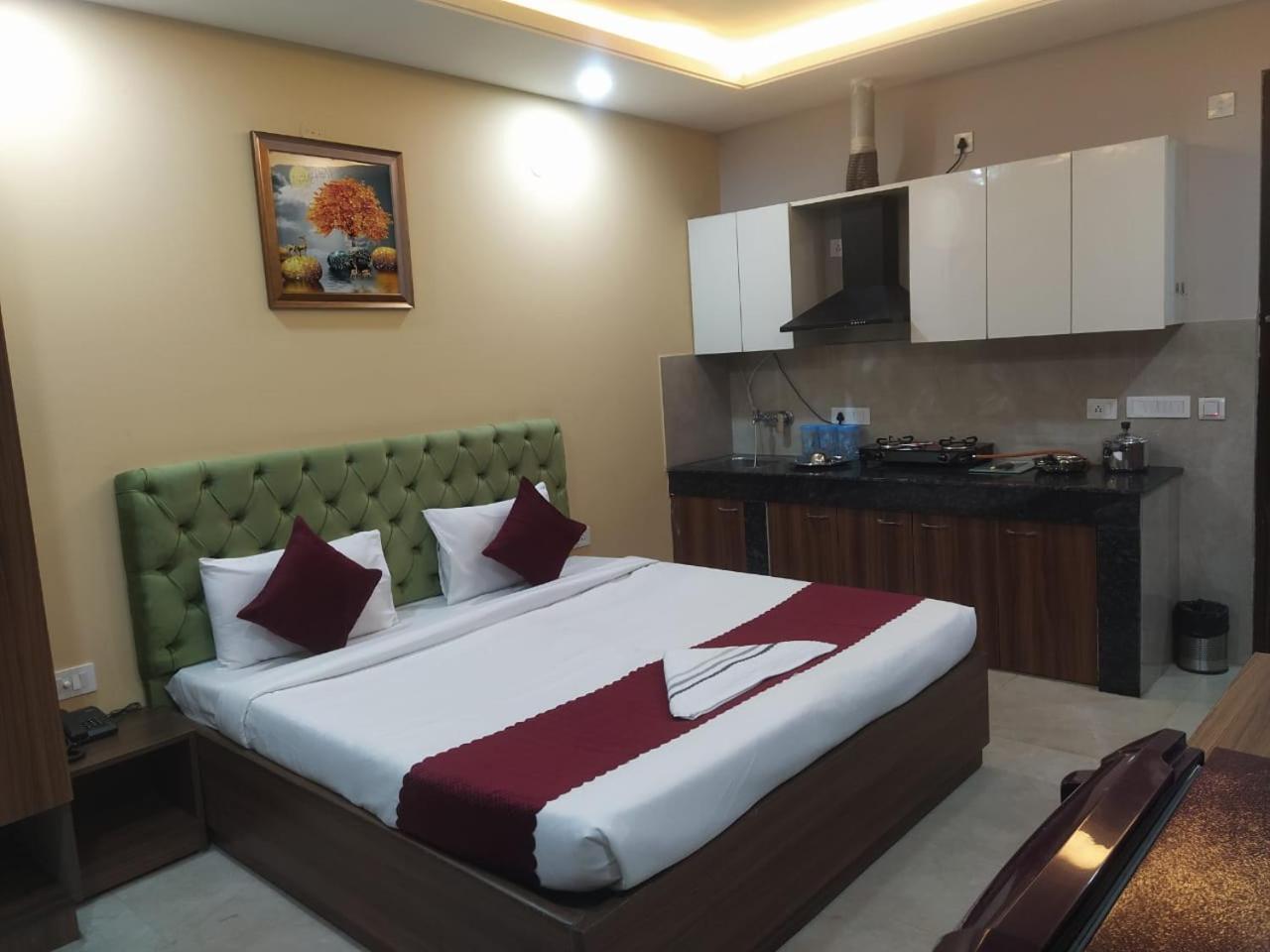 Limewood Stay - Near Golf Course Road Gurgaon Exterior foto