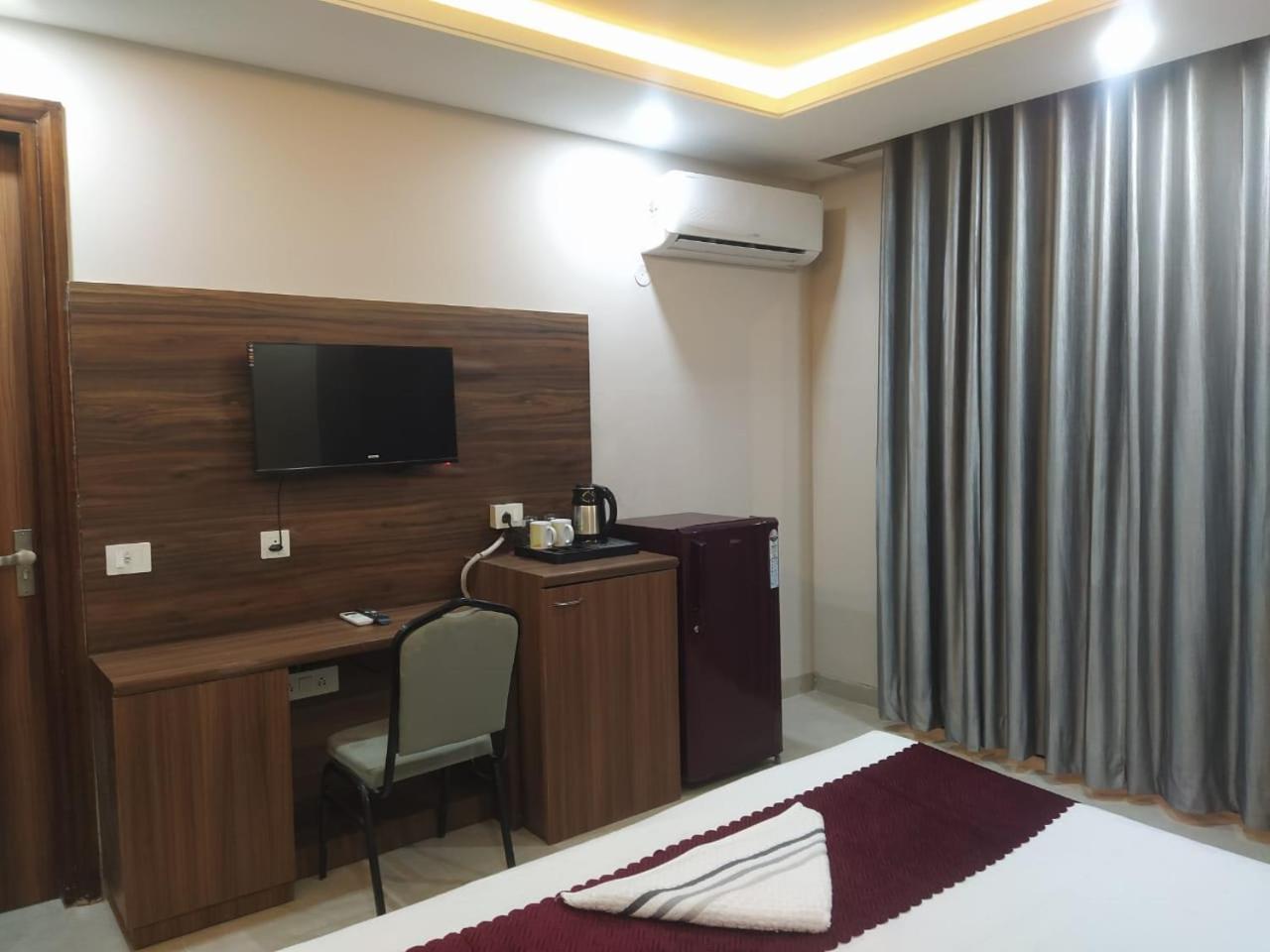 Limewood Stay - Near Golf Course Road Gurgaon Exterior foto