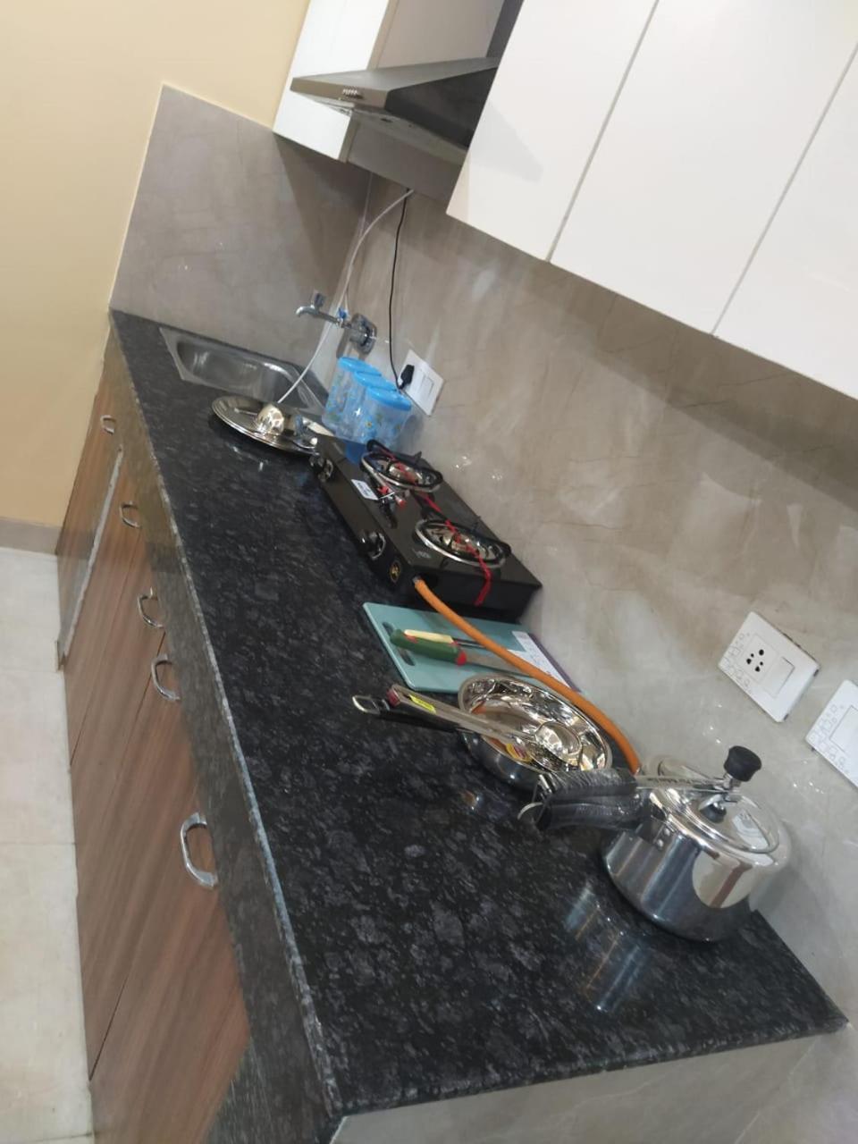 Limewood Stay - Near Golf Course Road Gurgaon Exterior foto